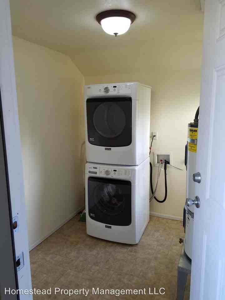 908 SE Shelton St - Photo 2 of 19