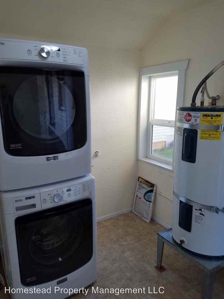 908 SE Shelton St - Photo 3 of 19