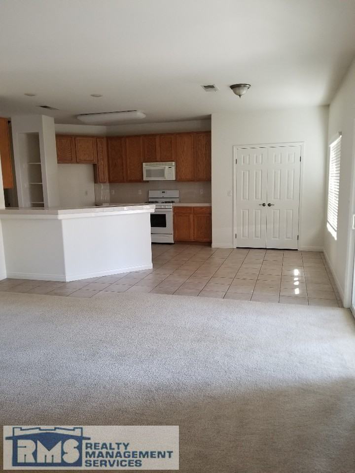 1005 Candlemas Court - Photo 3 of 8