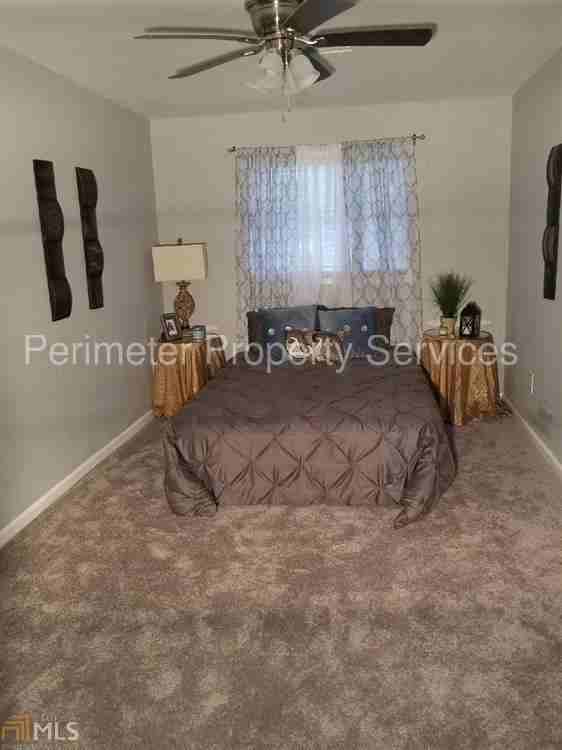 1092 Mayson Turner Rd NW - Photo 2 of 8