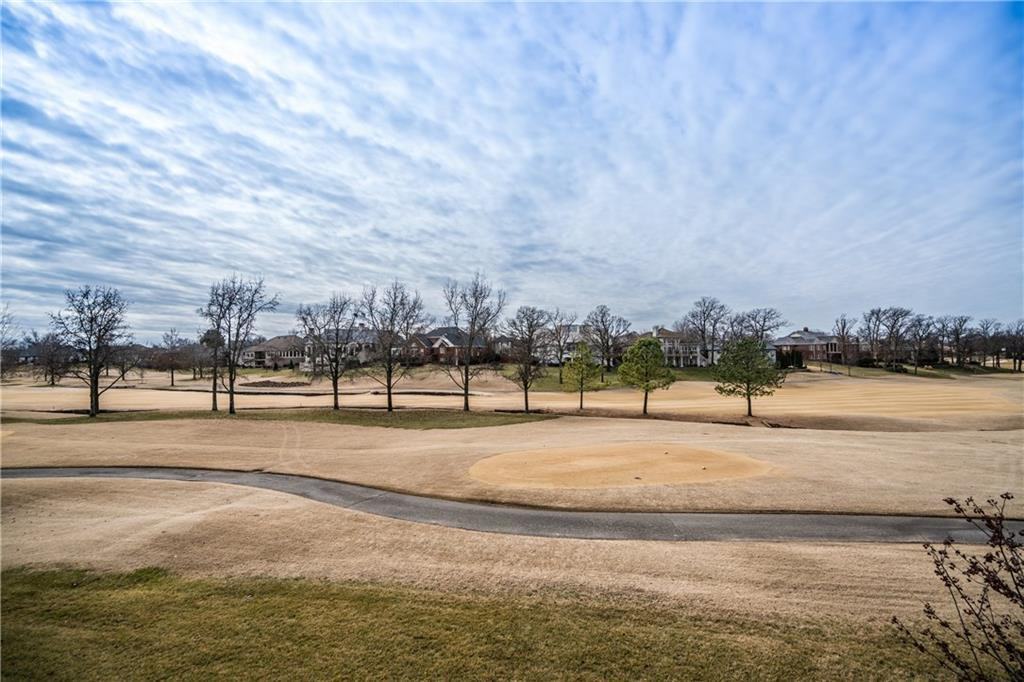 10 S St Andrews Dr - Photo 2 of 30