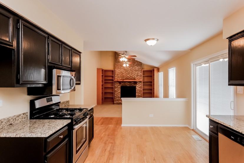 1102 Leawood Dr - Photo 3 of 15