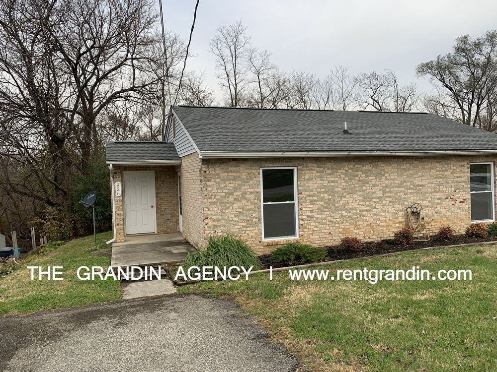 926 Kyle Ave NE - Photo 2 of 24