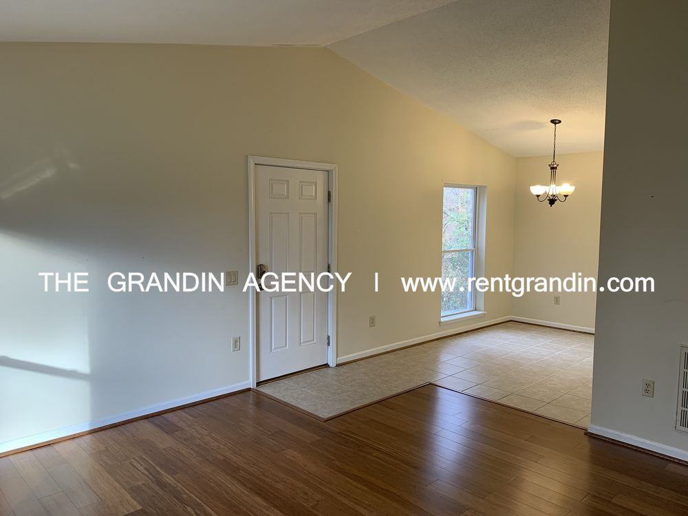 926 Kyle Ave NE - Photo 3 of 24