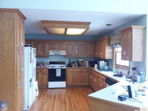 12109 S Acuff Ln - Photo 2 of 6