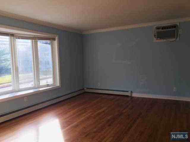 89 E Prospect St - Photo 3 of 14