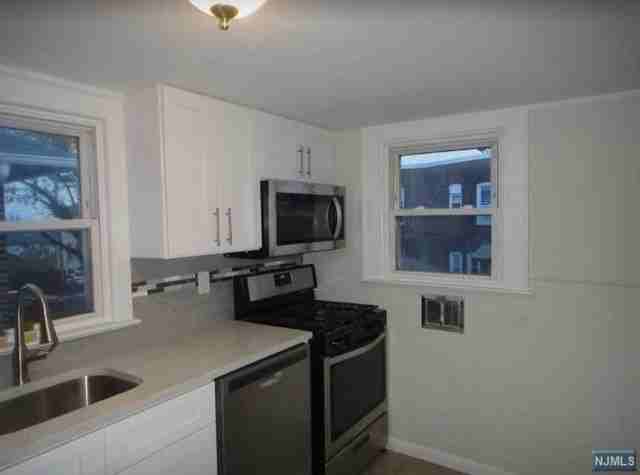 8 Laird Pl #2fl - Photo 2 of 8