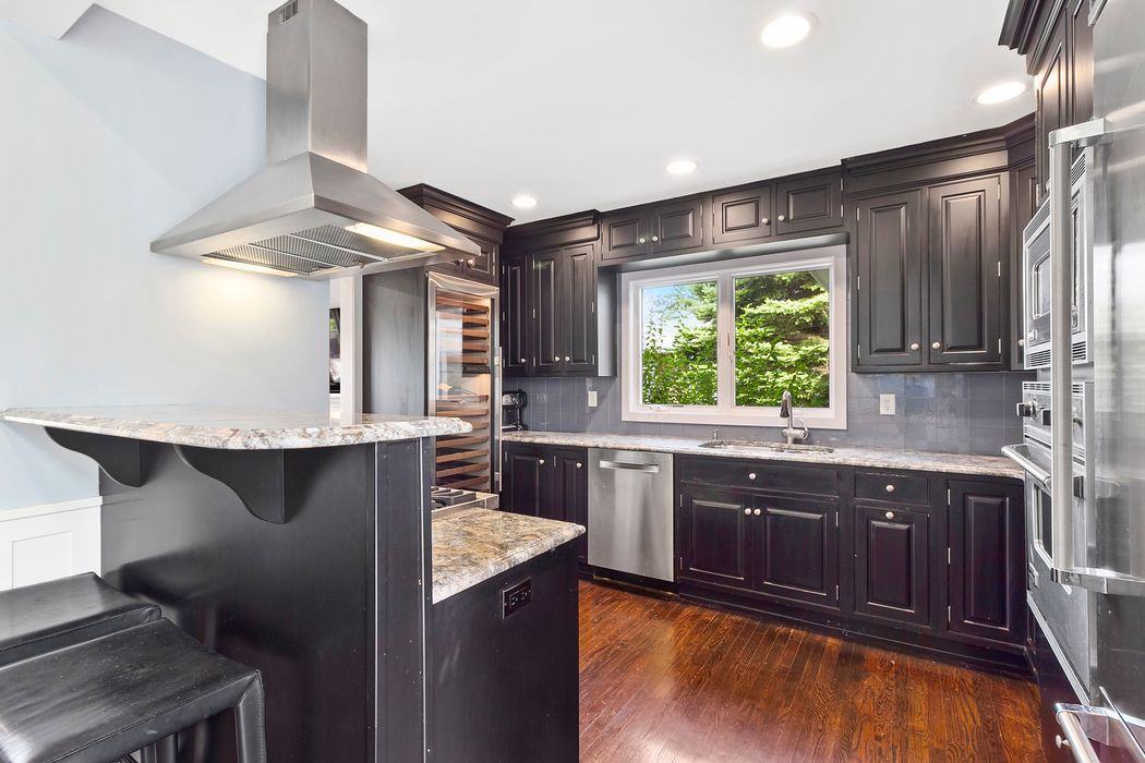 41 Fairbanks Court - Photo 3 of 9