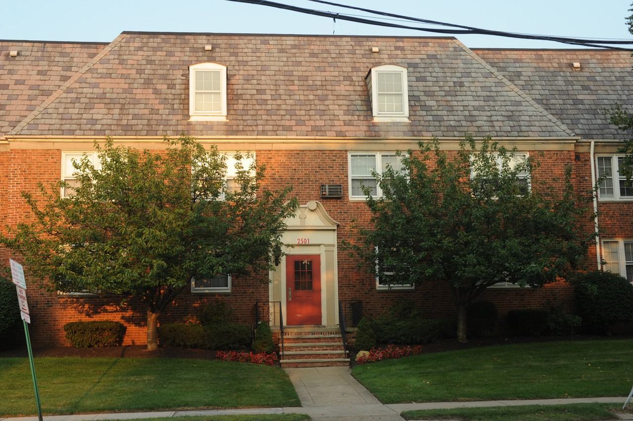 Kemper Manor Apartments 2501 Kemper Road, Shaker Heights, OH 44120