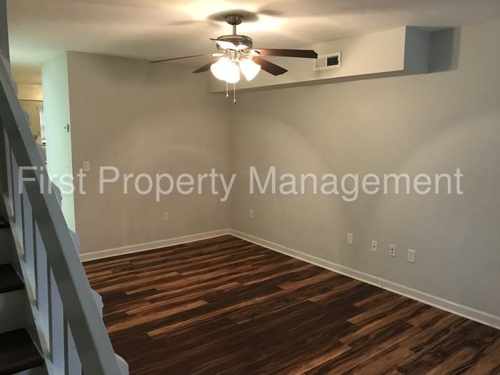 6020 Graston Ave - Photo 2 of 10