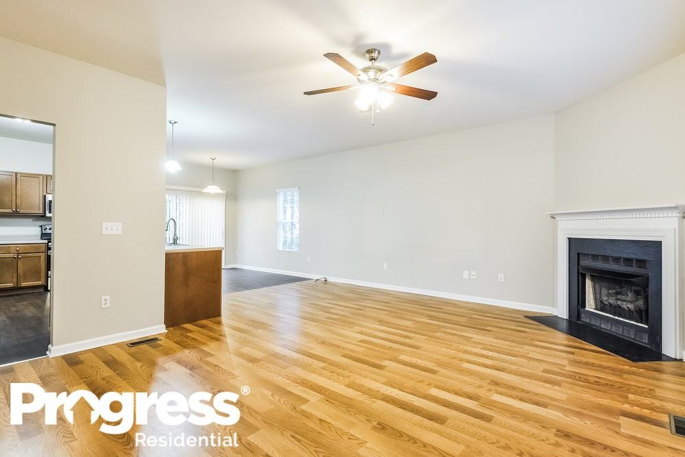 705 Marjam Ln - Photo 3 of 15