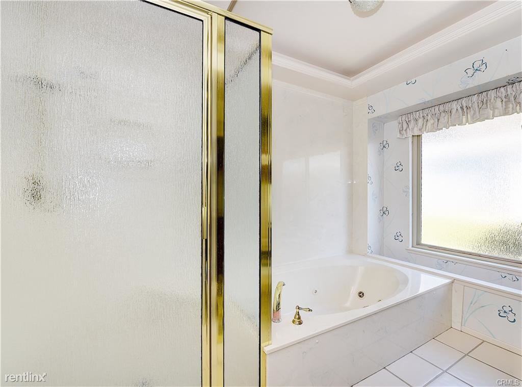 19 Cambria Dr - Photo 2 of 31