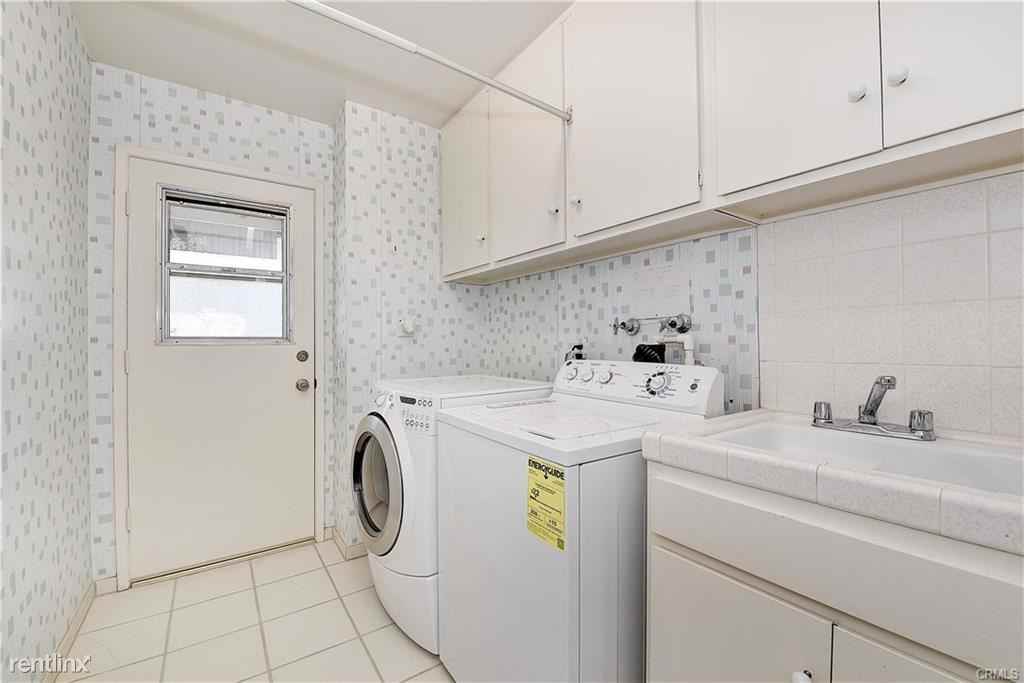 19 Cambria Dr - Photo 3 of 31