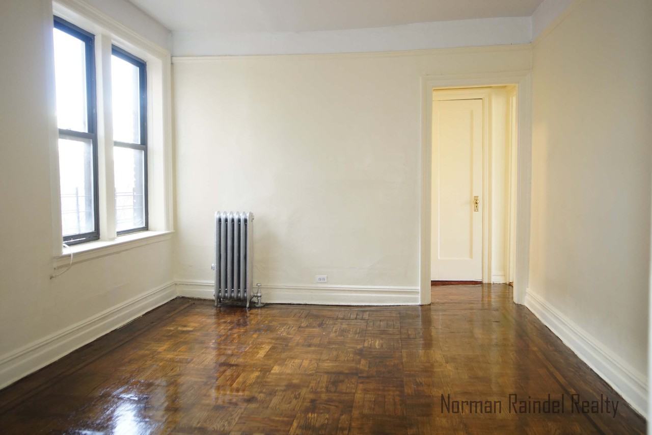 Bainbridge Ave & E 211th St #4A