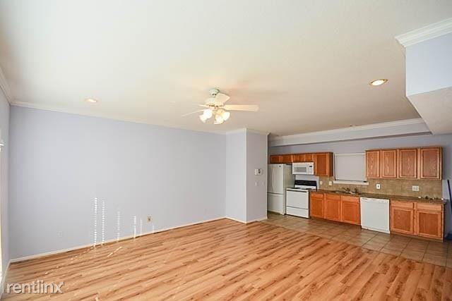 4628 Jetty Ln - Photo 3 of 18