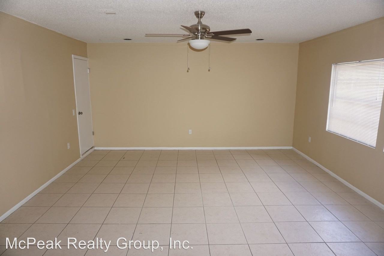 6391 Boxwood St - Photo 3 of 14