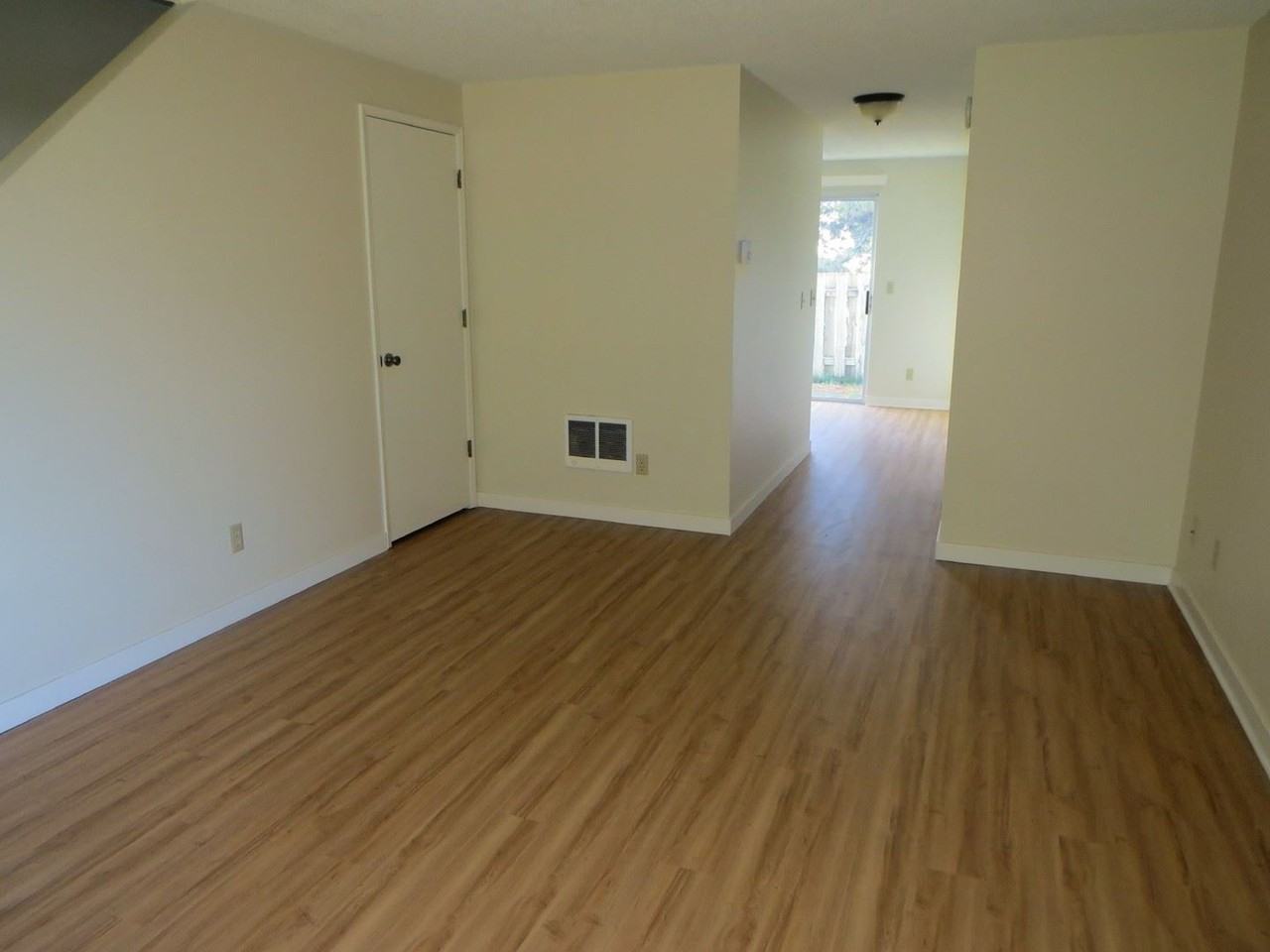 208 SW Wallula Ave - Photo 3 of 14