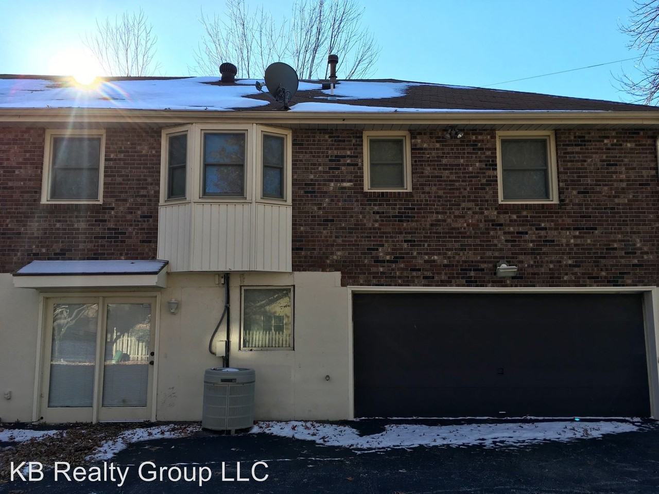 832 NW 15 St - Photo 3 of 22