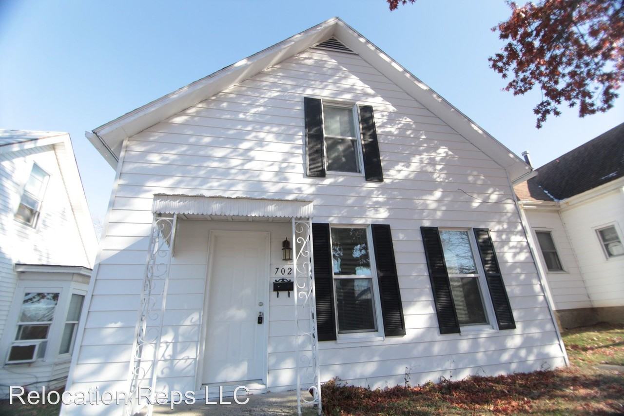 702 S 8th St - Photo 2 of 16