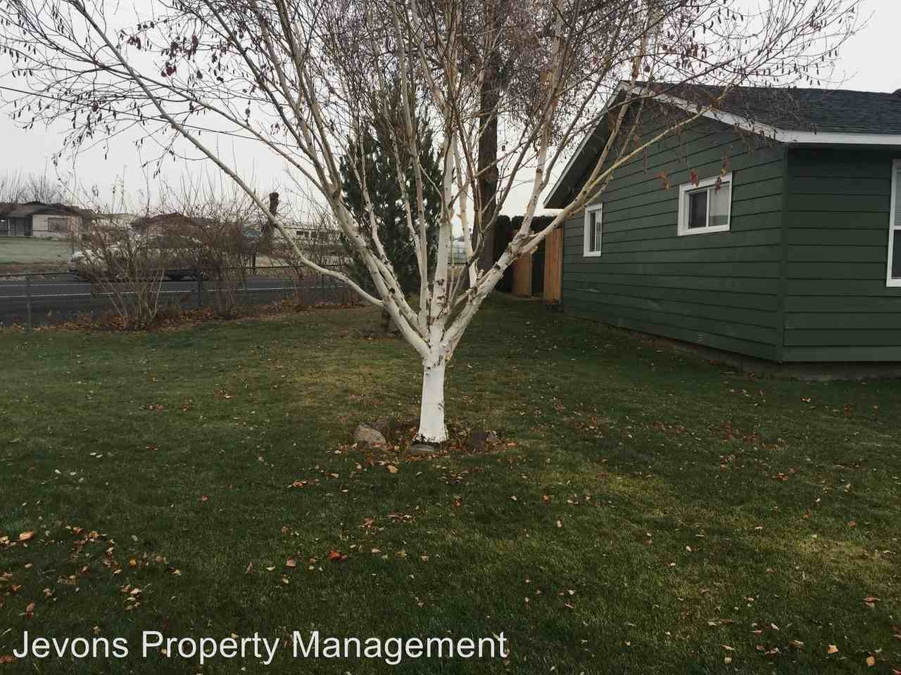 301 Locust Ave - Photo 2 of 44