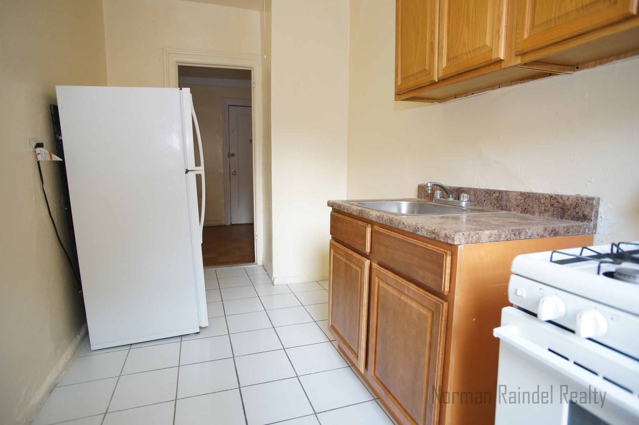 Bainbridge Ave & E 211th St #5F