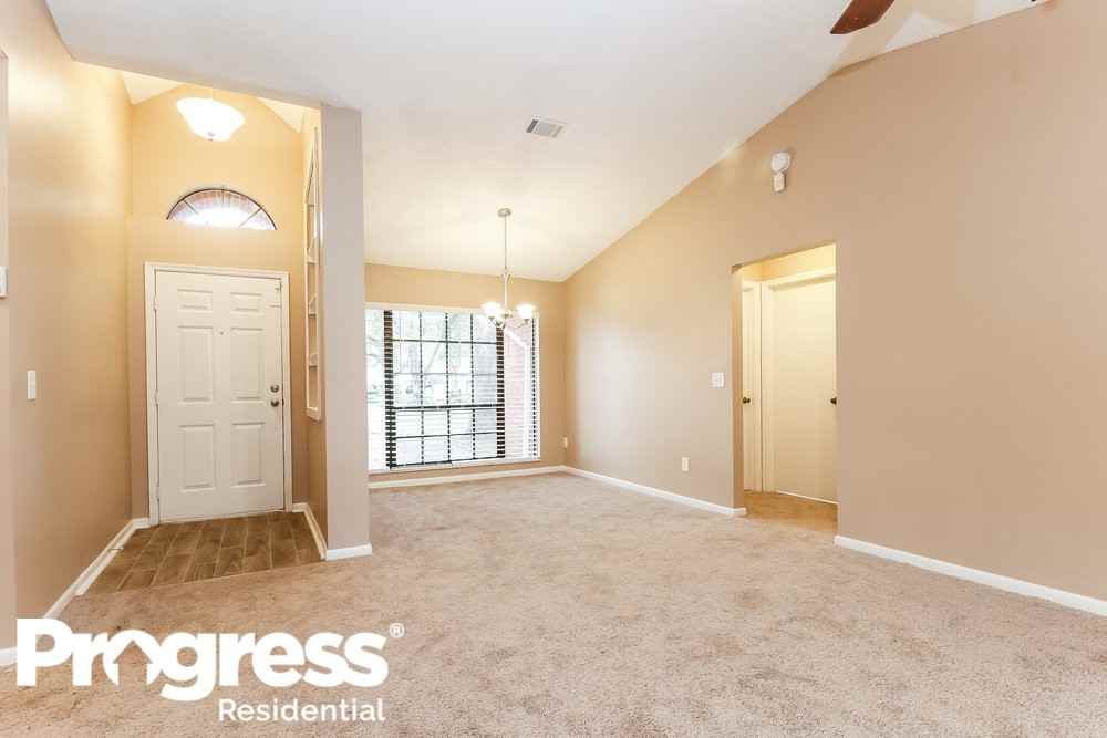 1353 Windsor Way - Photo 3 of 15