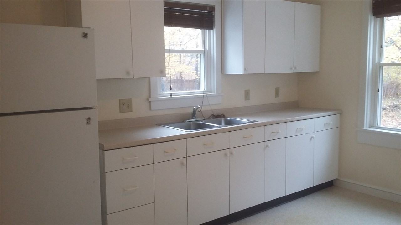 706 Main St - Photo 2 of 7