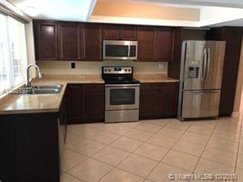 890 Renmar Dr - Photo 3 of 8