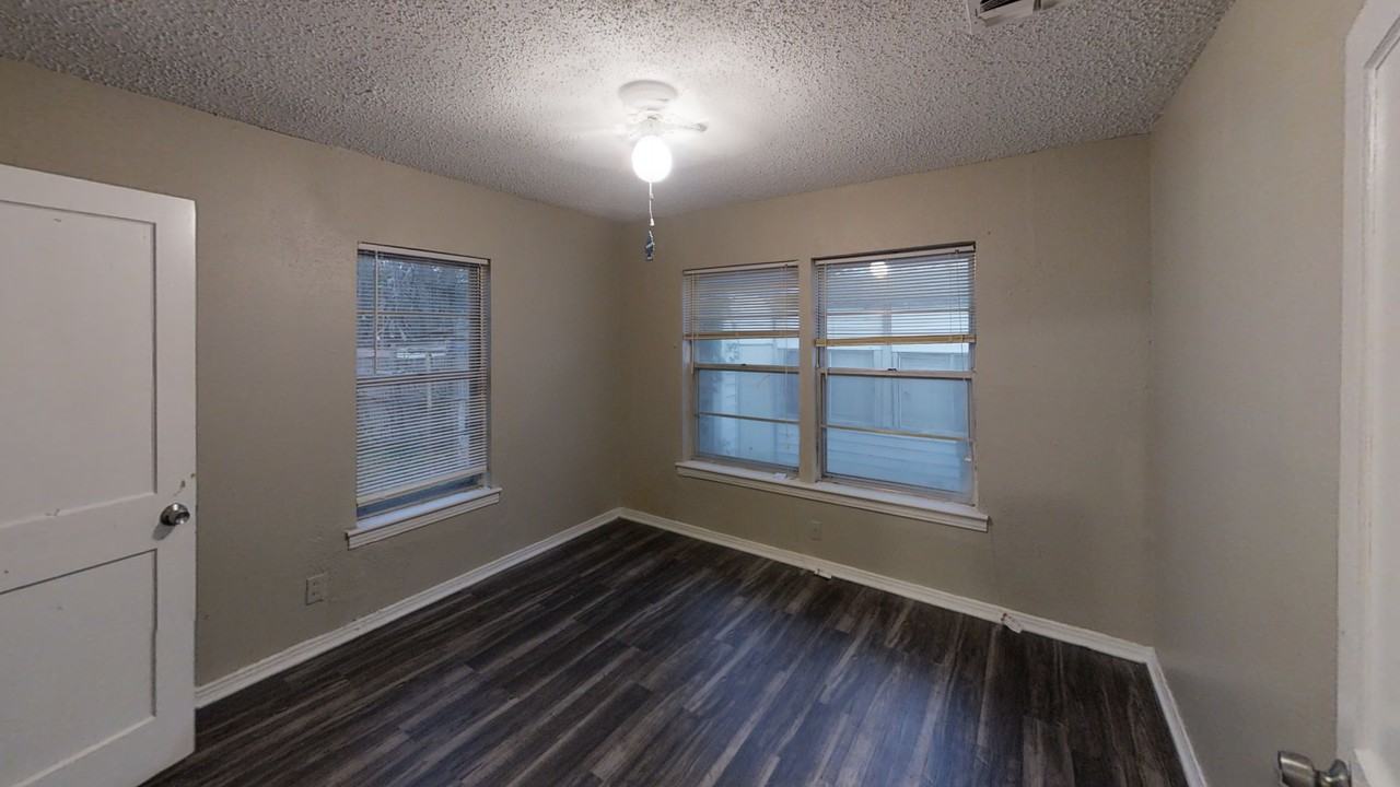 3401 Hampshire Blvd - Photo 3 of 4