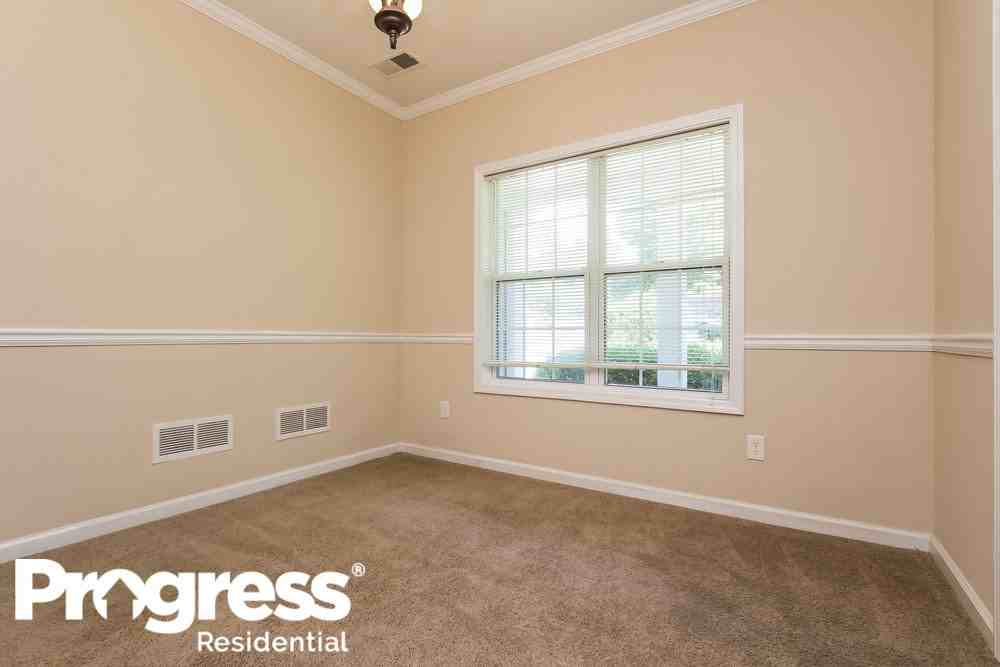 115 Westwind Pkwy - Photo 3 of 15