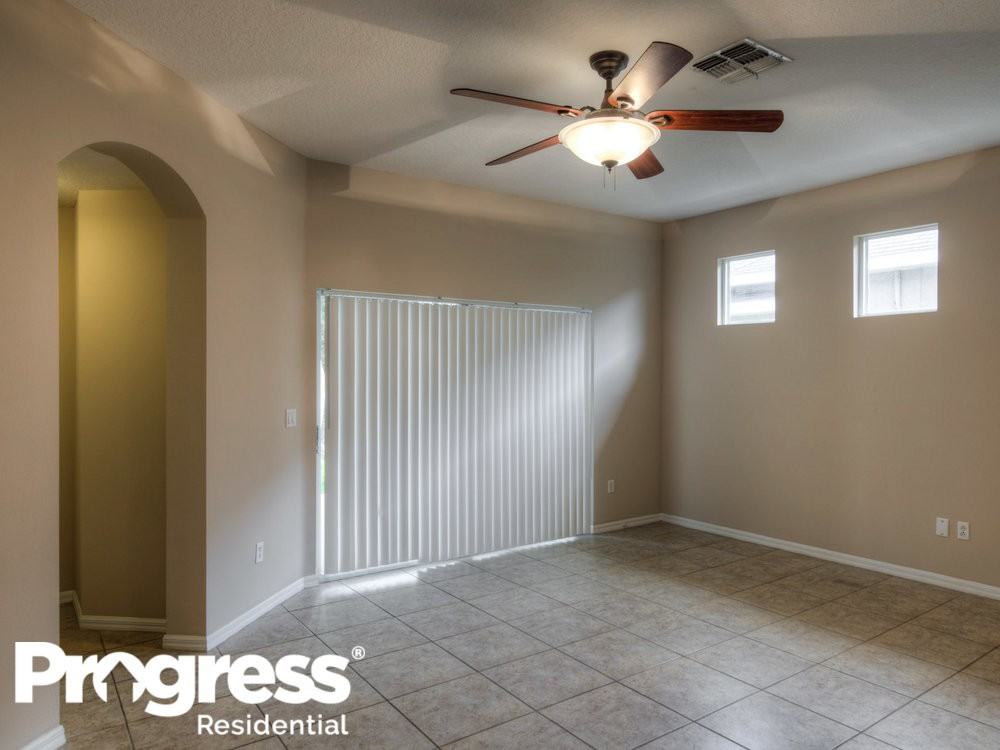 2618 Rainbow Springs Ln - Photo 2 of 20