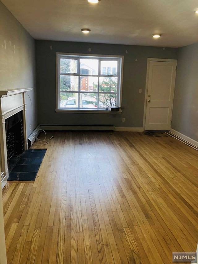 40 Hope St #1st Floor - Photo 3 of 10