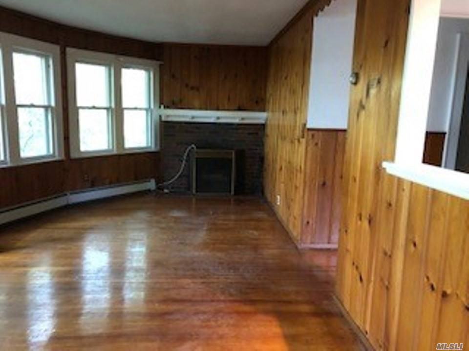 274 Jackson Crescent - Photo 3 of 8