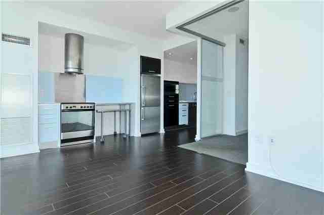 38 Dan Leckie Way #PH02