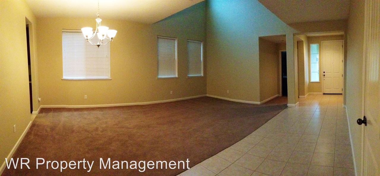 1927 Cedar Falls Ave - Photo 2 of 9