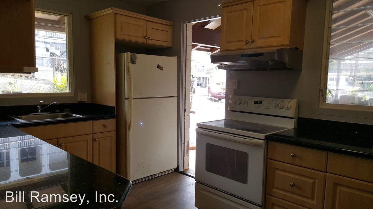 2621 Kamanaiki St - Photo 2 of 5