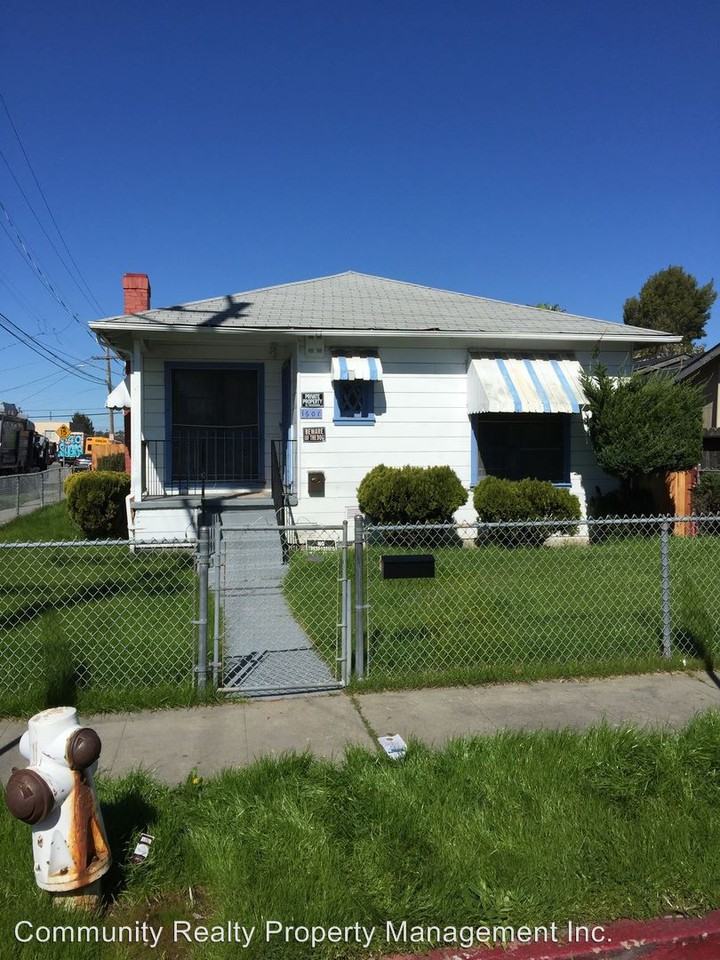 1601 82nd Ave - Photo 2 of 11