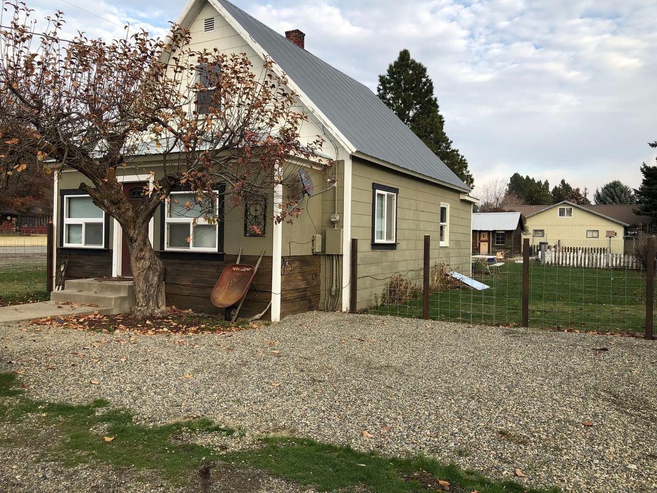 410 Columbia Ave N - Photo 2 of 18