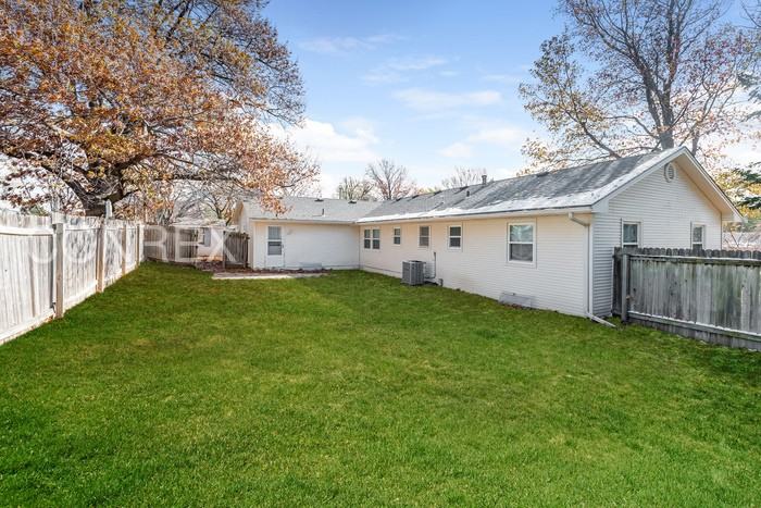548 Utah St - Photo 2 of 8