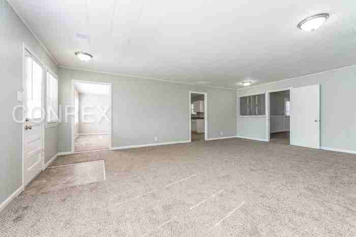 548 Utah St - Photo 3 of 8