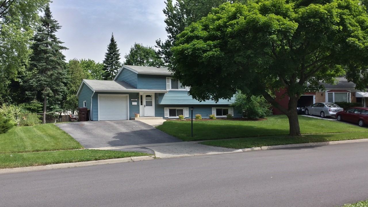 296 Lancaster Dr - Photo 2 of 17