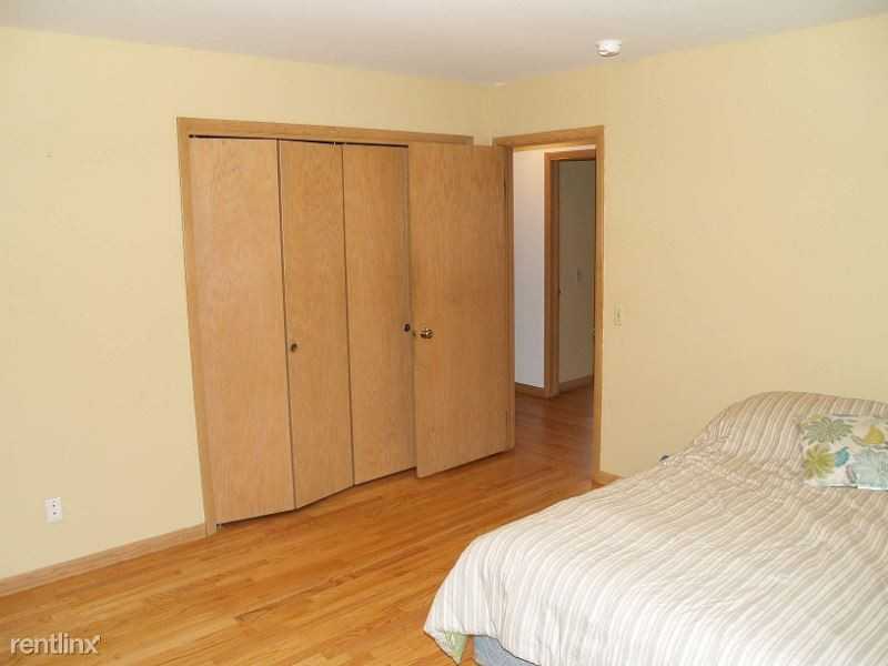 5728 Monona Dr - Photo 3 of 11