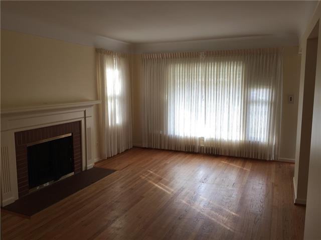 1740 N Waverly St - Photo 3 of 11