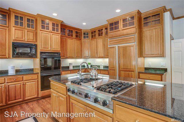 418 Windsor Dr SE - Photo 3 of 16