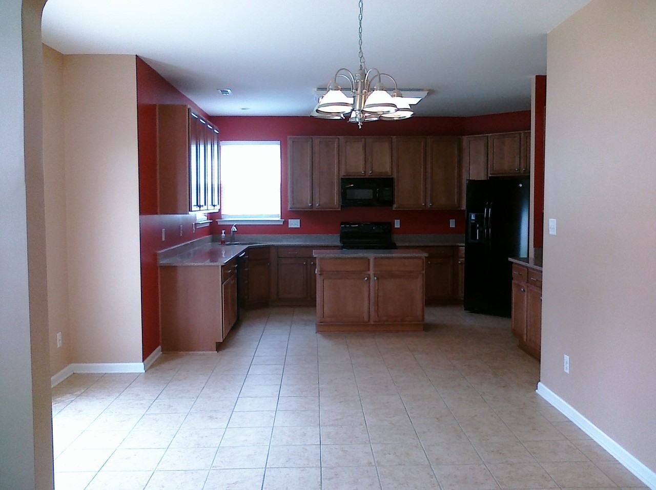 520 Tudor Ct - Photo 3 of 6