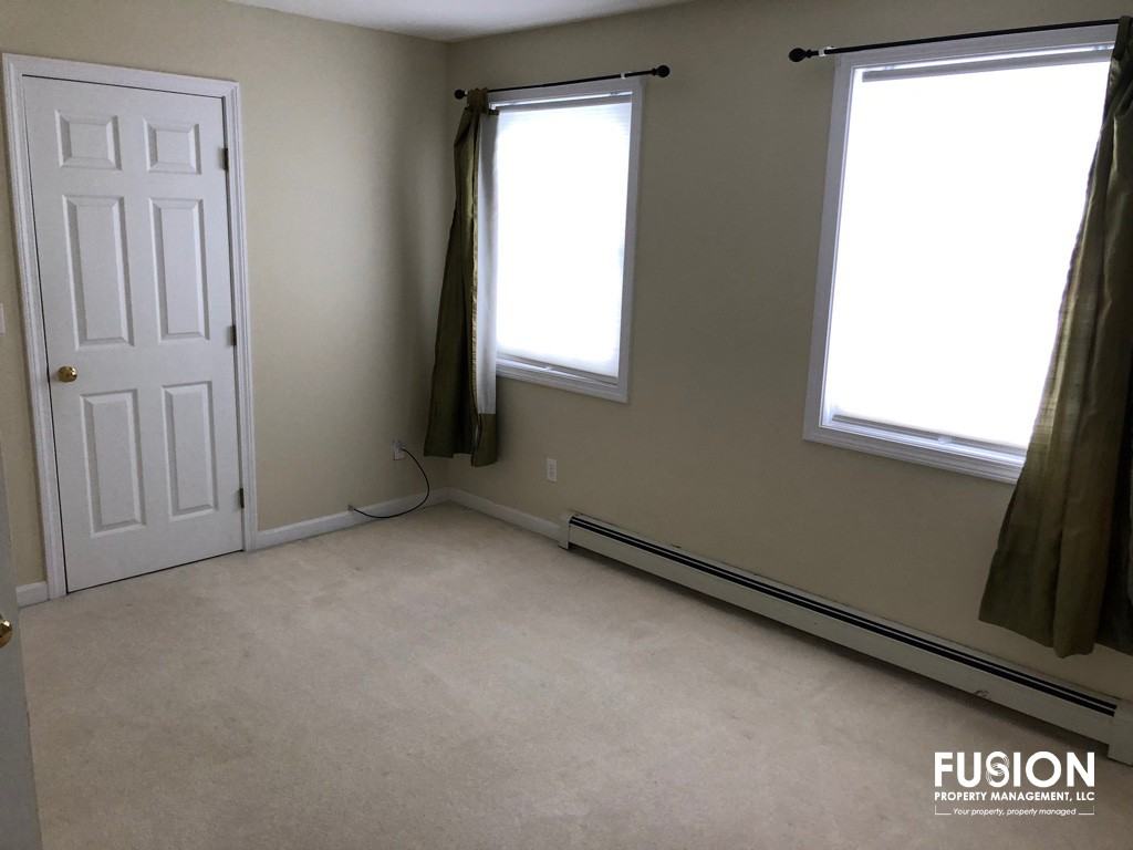 39 Perkins Dr #1 - Photo 3 of 10