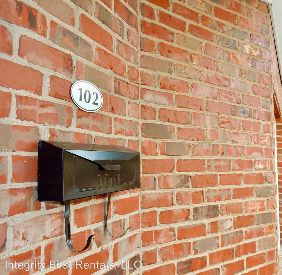 320 Glenburney Dr #102 - Photo 3 of 45