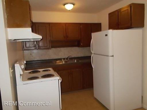 HARRISON & HILLCREST - Photo 3 of 6