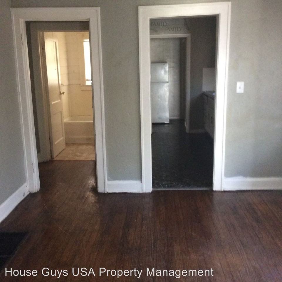 3823 E 68th Terrace - Photo 3 of 9