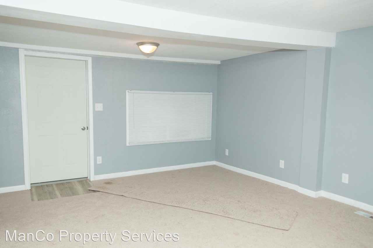 948 Highridge Ave - Photo 3 of 11